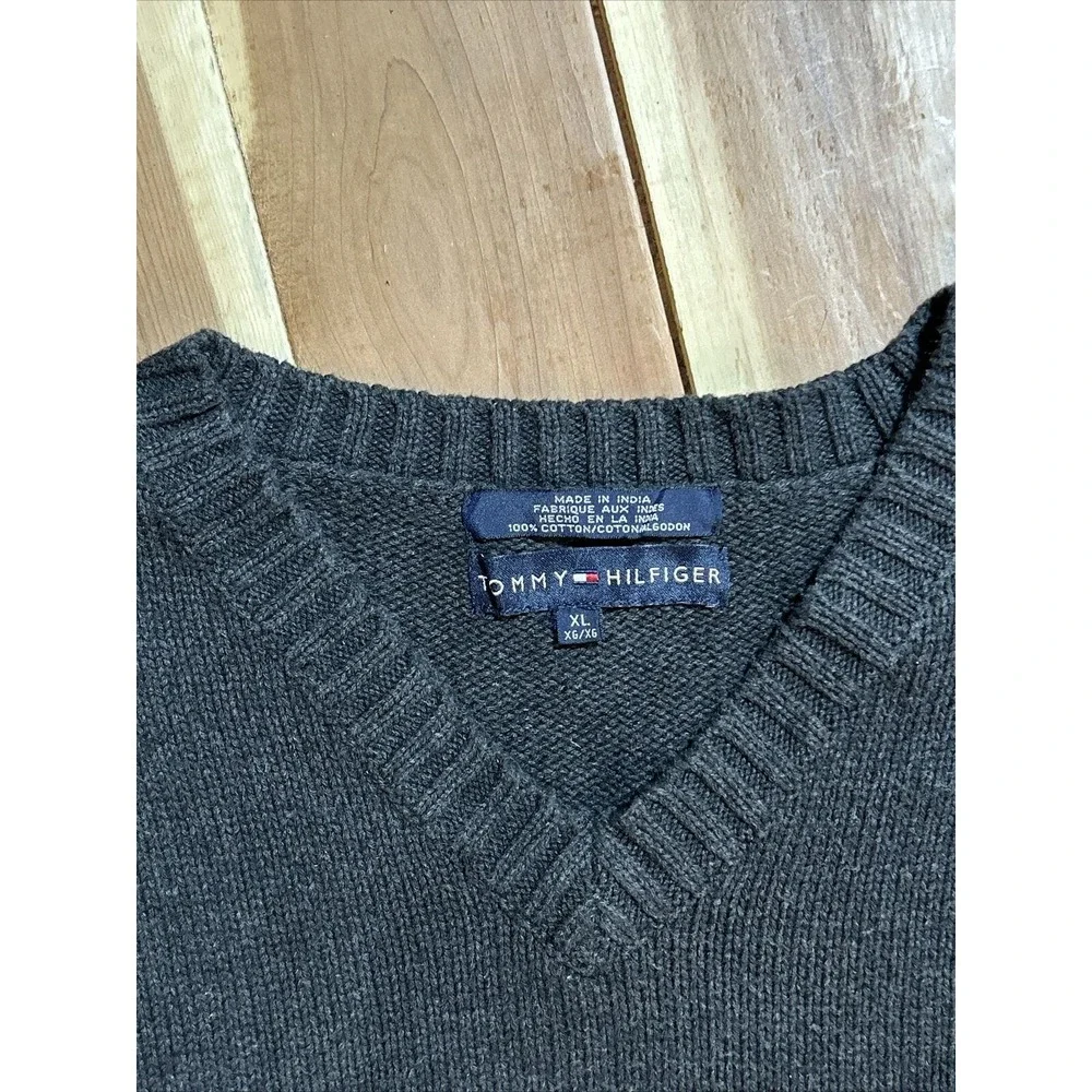 Tommy Hilfiger Mens Grey Pullover W/ Blue Str V Neck Sweater Vest - Size XL EUC - Picture 5 of 7